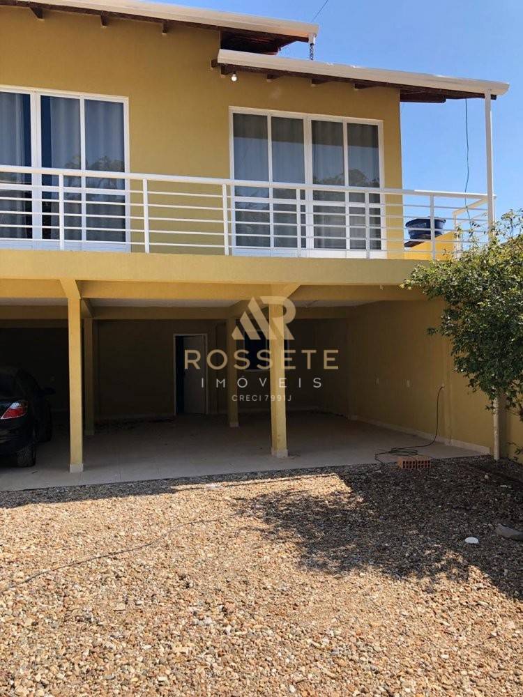 Sobrado muito bem localizado