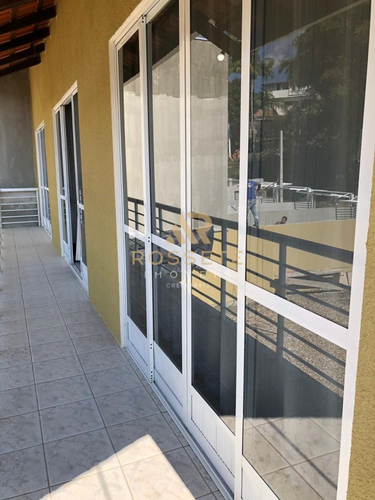 Sobrado muito bem localizado