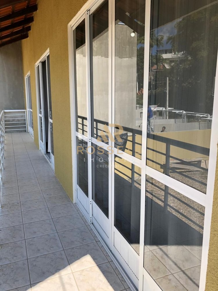 Sobrado muito bem localizado